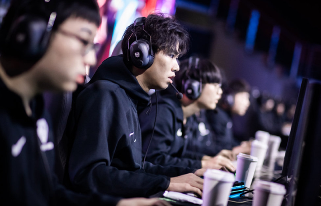 G2力克Team Liquid延续“北美克星”传奇,欧洲乐观家族领跑LEC赛区-多宝电竞 G2力克Team Liquid延续“北美克星”传奇,欧洲乐观家族领跑LEC赛区-多宝电竞